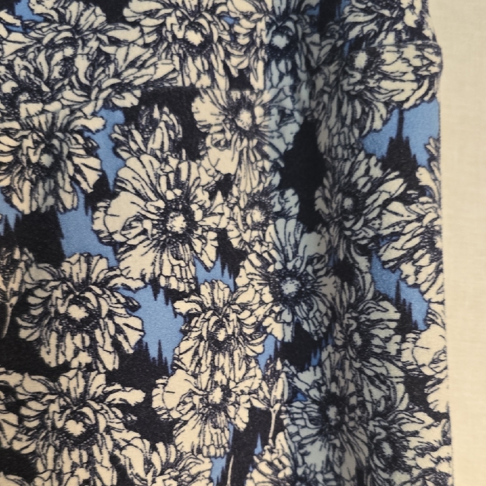 LuLaRoe Black and Blue Floral Leggings - Picture 3 of 4